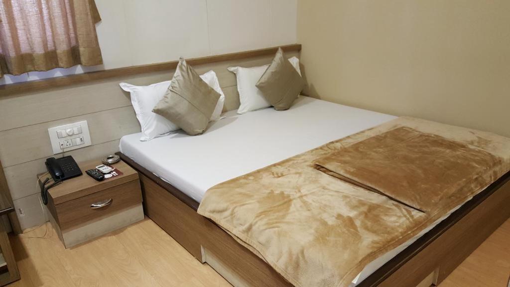 Hotel Oasis - Mumbai — Photos 1